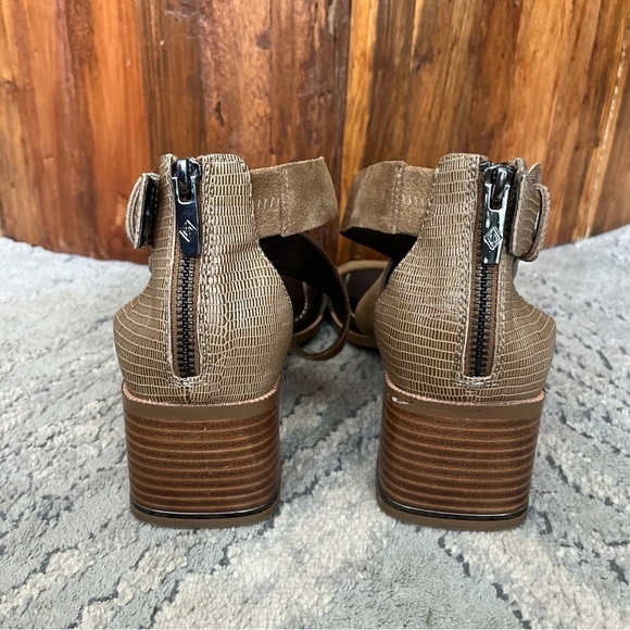 Donald Pliner Helen Sandals Size 9m Biscotti Beige Ankle Straps Calf Suede - Picture 9 of 13